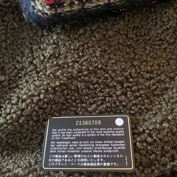 CHANEL TWEED 2.55 REISSUE  w/ BIJOUX CHAIN - Picture 14 of 16